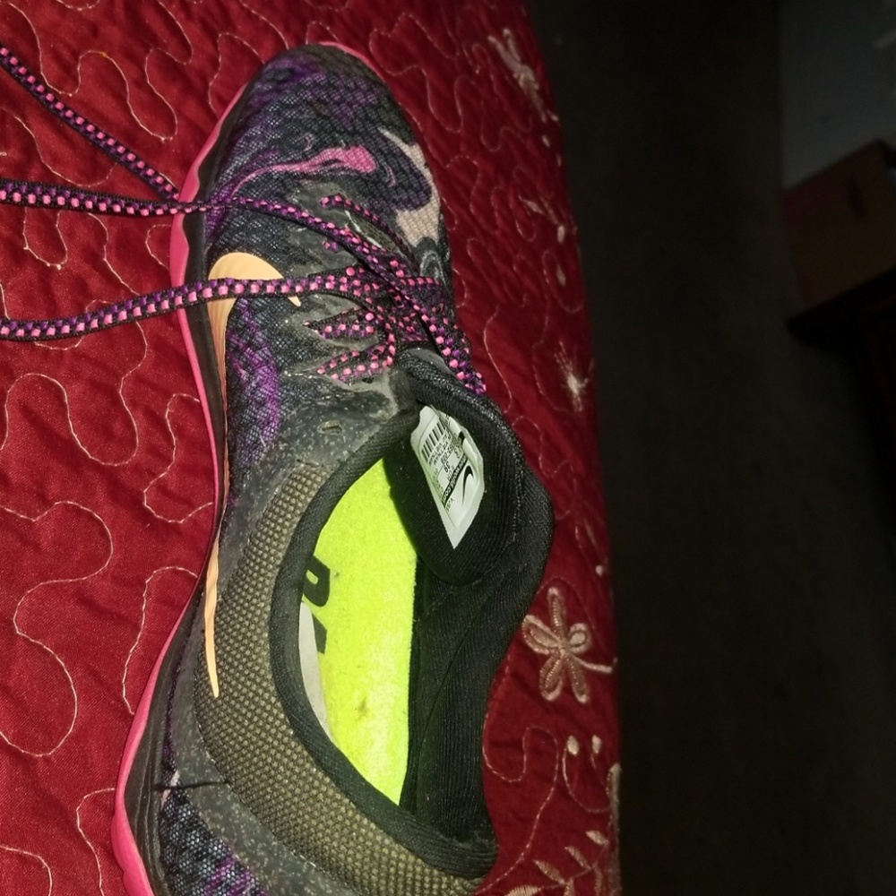 Shoes - Picture 4 of 5